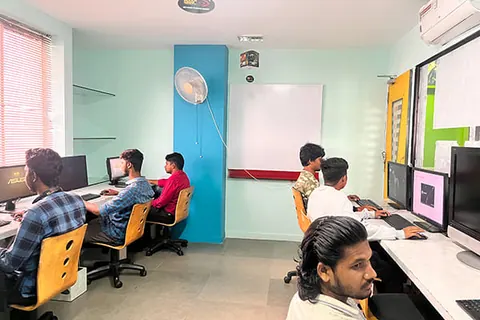 Students in the air-conditioned lab